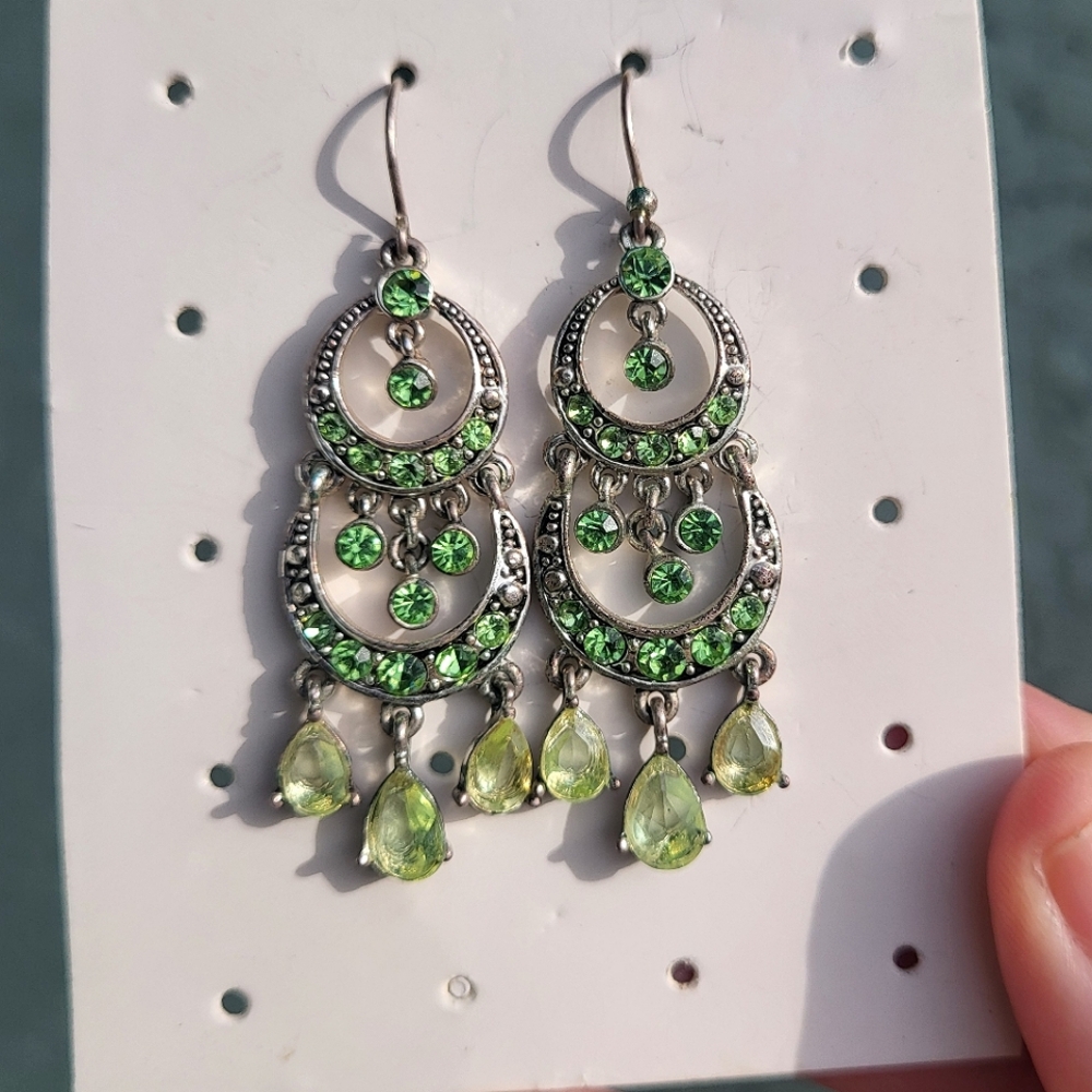 ⚡️Gorgeous Green 💚 Dangly Earrings⚡️